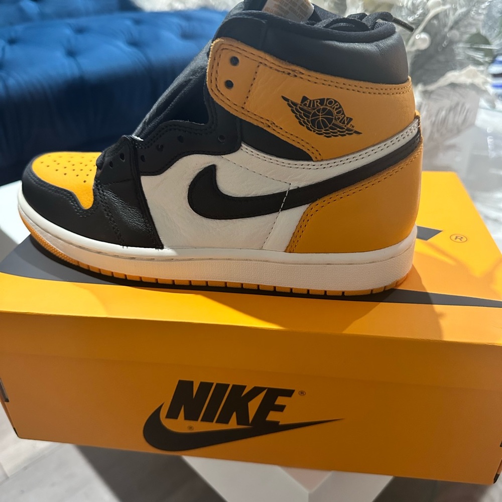 Jordan 1 Retro high OG/ Taxis/ Yellow Toe